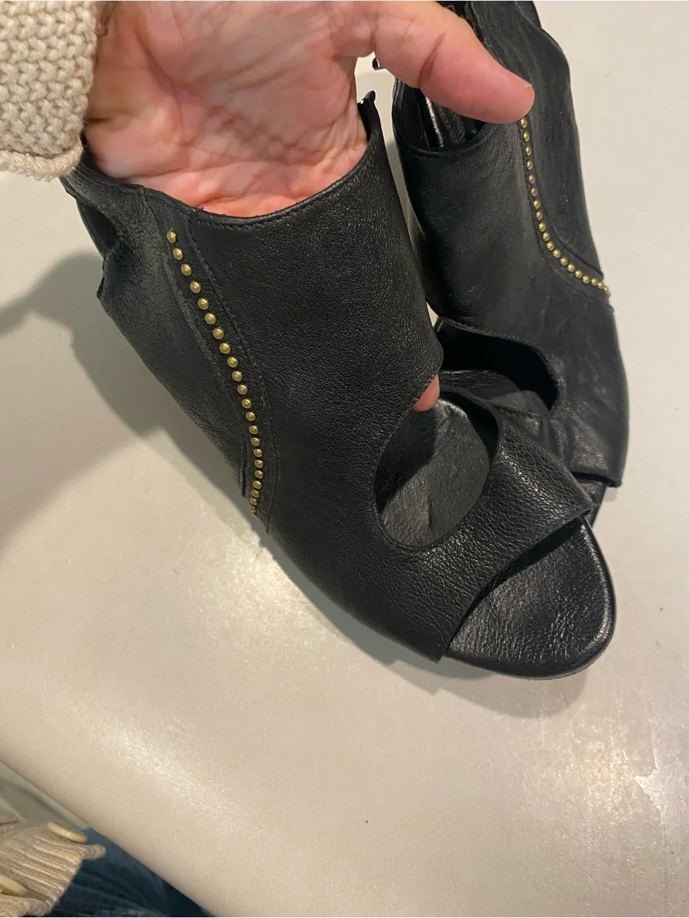 CALLEEN CORDERO KATRA CUT OUT SUPPLE BLACK LEATHER HEELS GOLD ACCENTS SEXY SZ 8